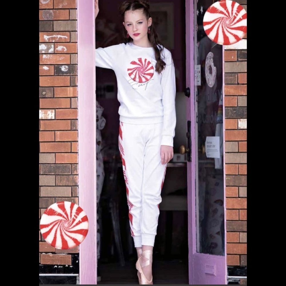 Becandylicious
Peppermint Sweatsuit